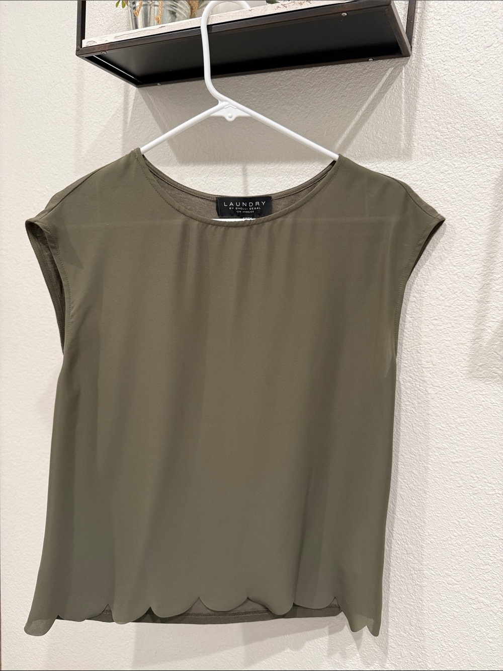Laundry By Shelli Segal Olive Scallop Hem Cap Sleeve Blouse